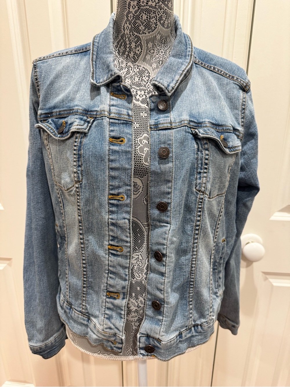 Woman’s Light Blue Denim Jean Jacket Size XL
Festival Boho